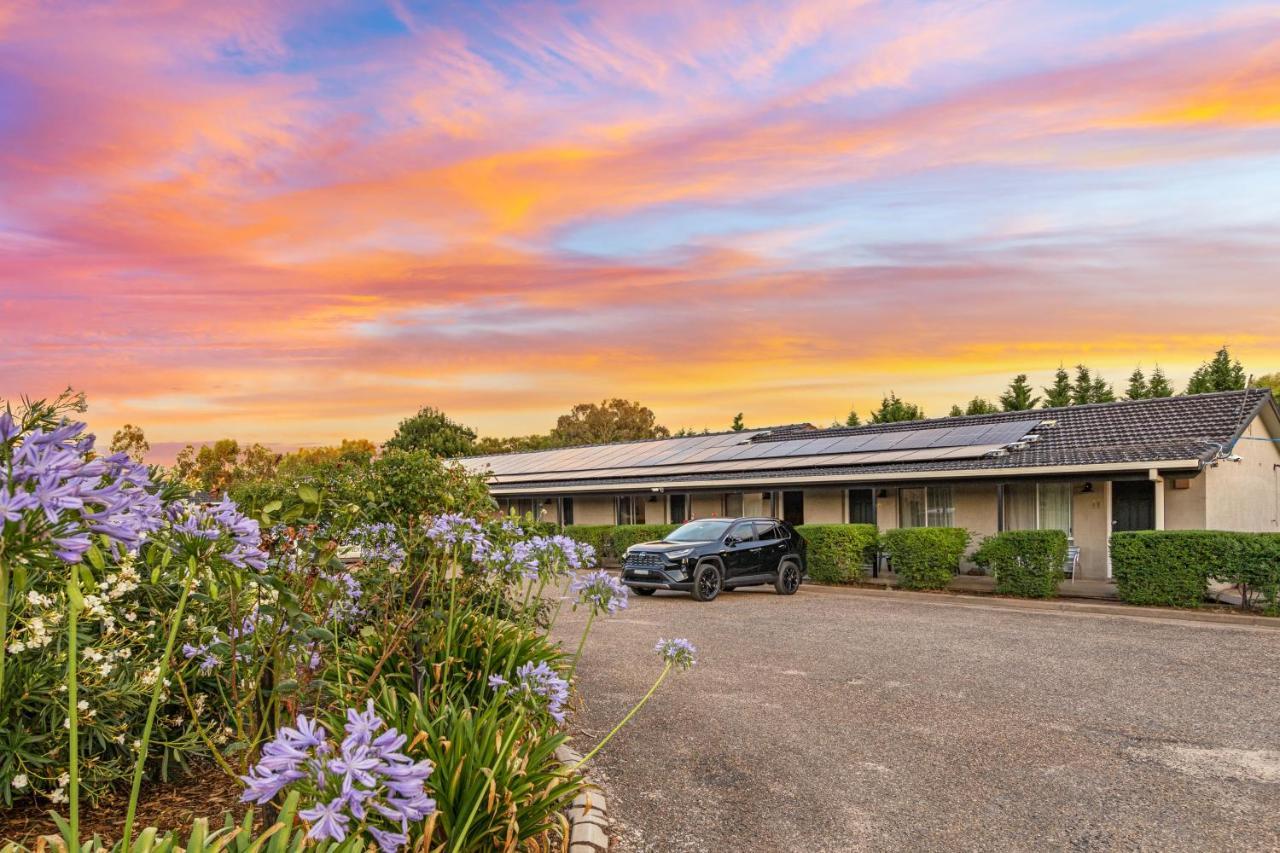 Burringa Garden Motel Wagga Wagga Exterior photo