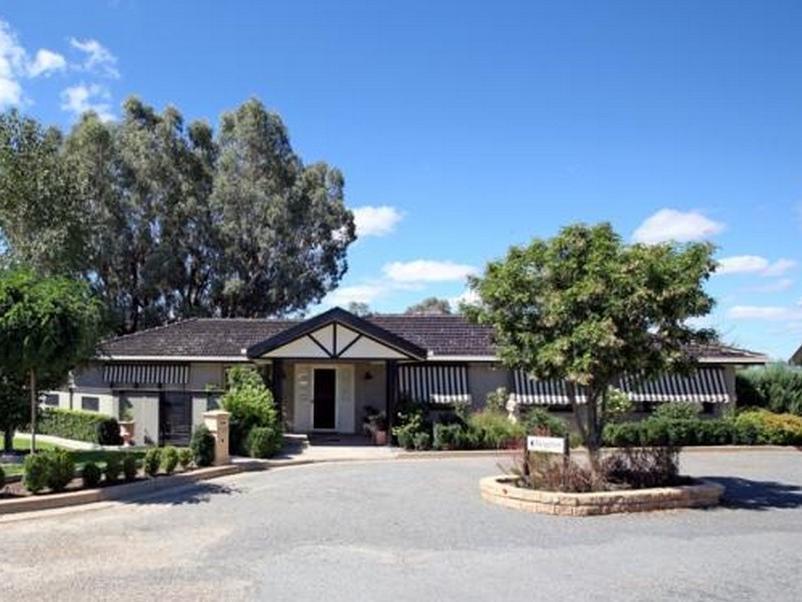 Burringa Garden Motel Wagga Wagga Exterior photo