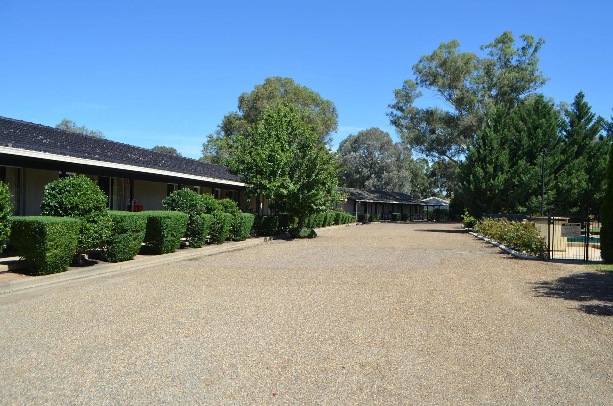 Burringa Garden Motel Wagga Wagga Exterior photo